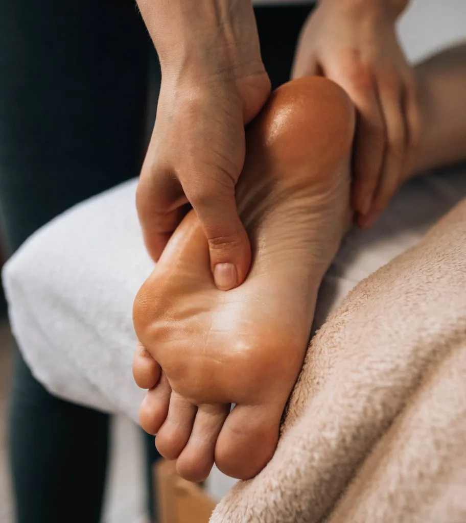 Kiinalainen jalkahieronta Kotkassa – Kehokuiskaaja Sari Sandberg